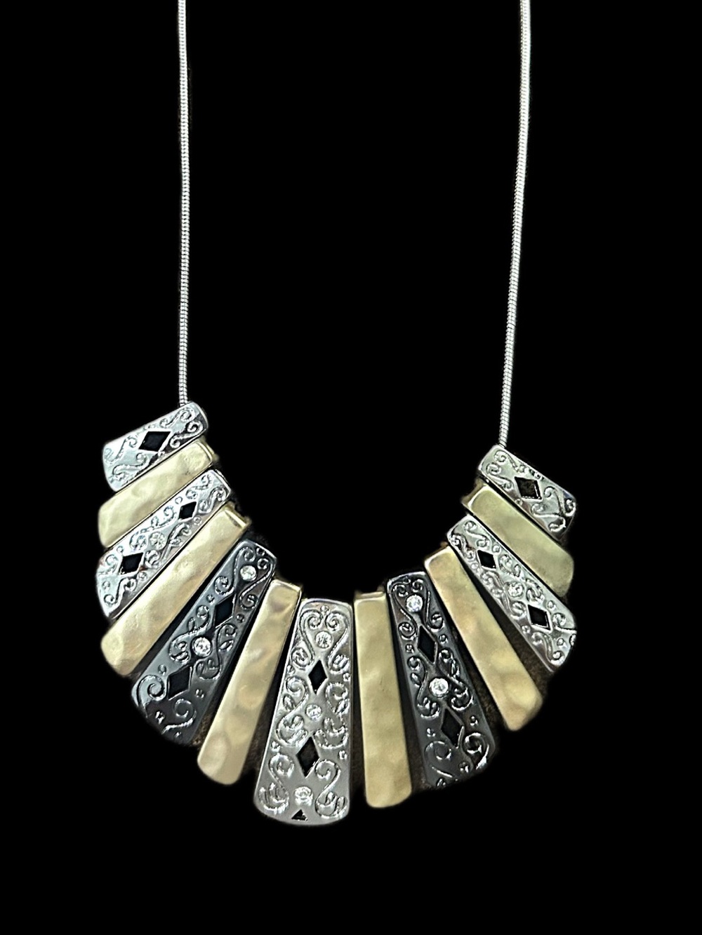 Attractive Tri-colored Cleopatra Style Necklace